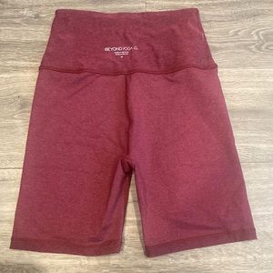 Beyond Yoga Port Wine Ruby SpaceDye High Waisted Biker Short Size M